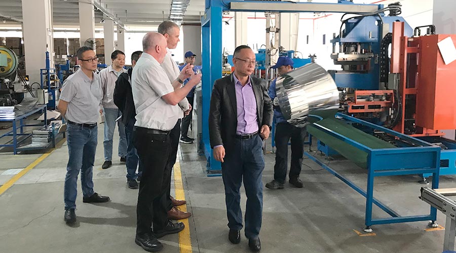 三年疫情后首訪！英國客戶Buyitdirec蒞臨金環(huán)電器視察