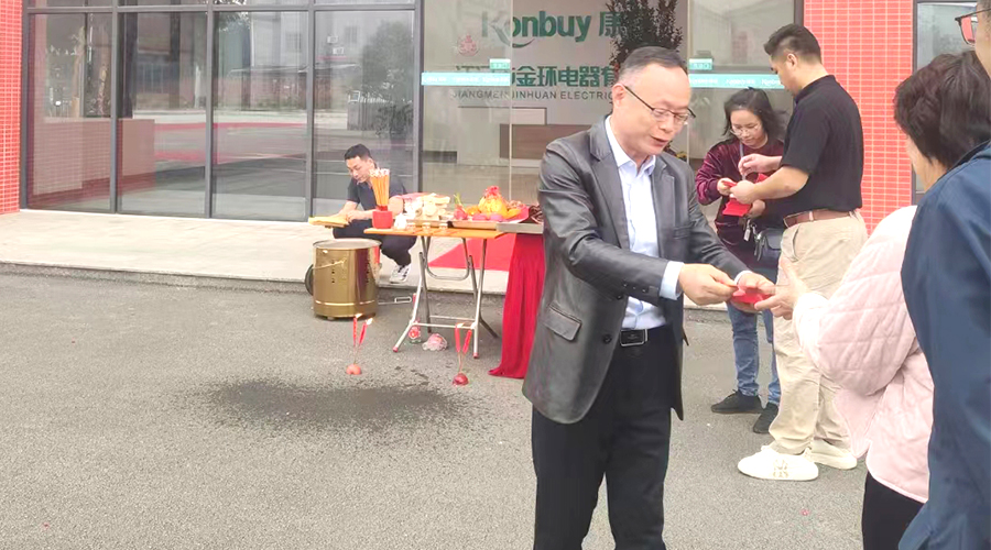 開工好兆頭！金環(huán)電器為全體員工發(fā)放紅包福利！