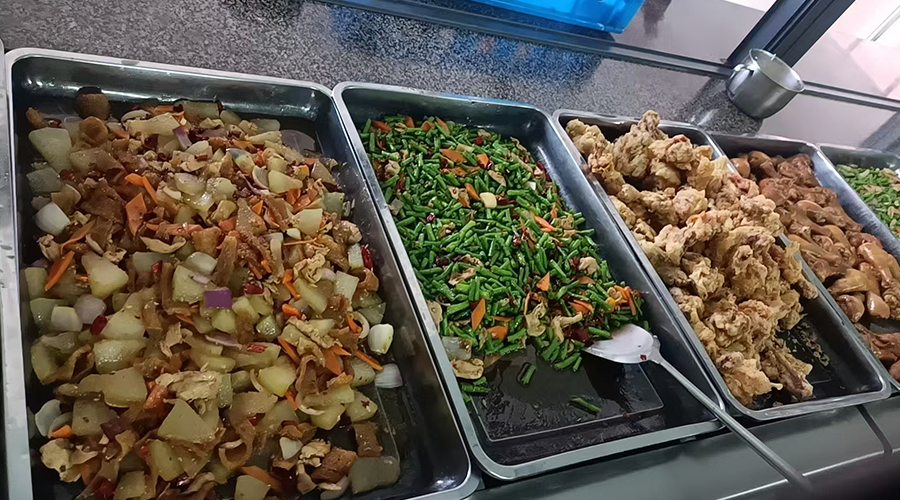 盛夏的來臨，金環(huán)電器關(guān)懷工人飲食