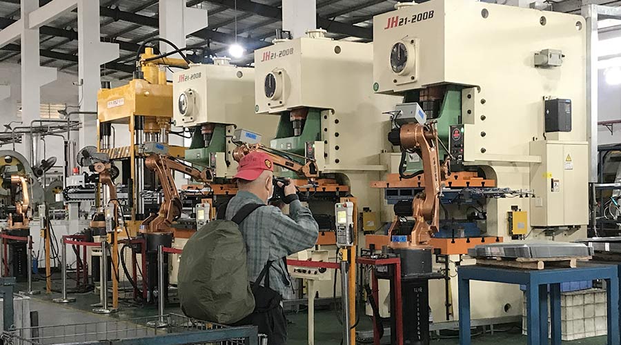 江門市攝影協(xié)會蒞臨金環(huán)電器拍攝交流  用鏡頭見證實力！