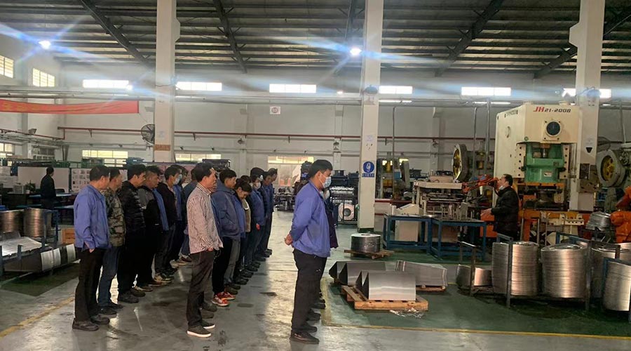 意氣奮發(fā)！金環(huán)電器沖壓車間組織人員開展例行早會